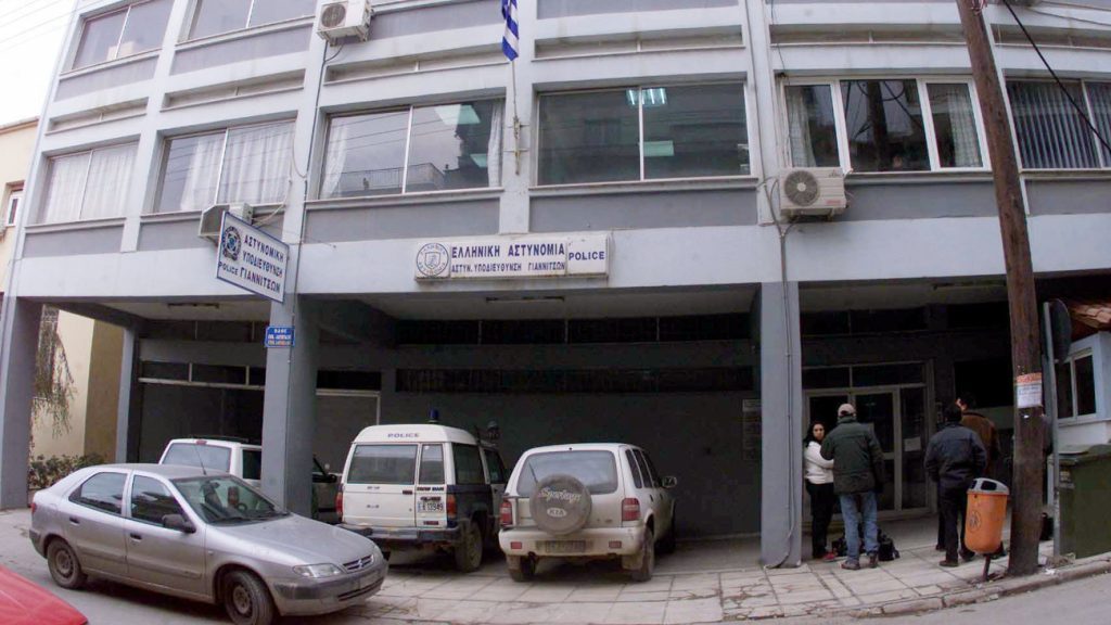 Οργή στα Γιαννιτσά για τις προληπτικές προσαγωγές: «Με πήγαν στο κρατητήριο  με τον ανήλικο γιο μου» καταγγέλλει πολίτης