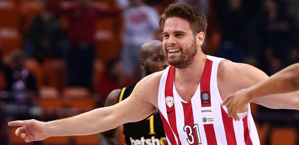 O Γ.Μπόγρης βρήκε μια νεότερη «Κοκκίνου» – Ποια είναι η τραγουδίστρια που του έκλεψε την καρδιά