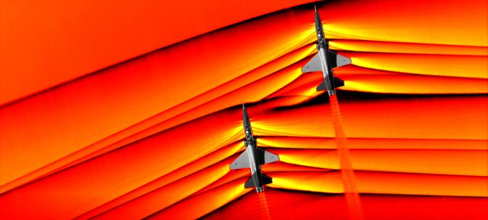 Καρέ-καρέ η στιγμή που αεροσκάφη «σπάνε» το φράγμα του ήχου (φώτο)