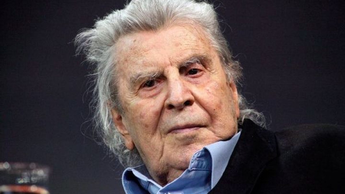 Ολοκληρώθηκε με επιτυχία η επέμβαση στον Μίκη Θεοδωράκη για την τοποθέτηση βηματοδότη