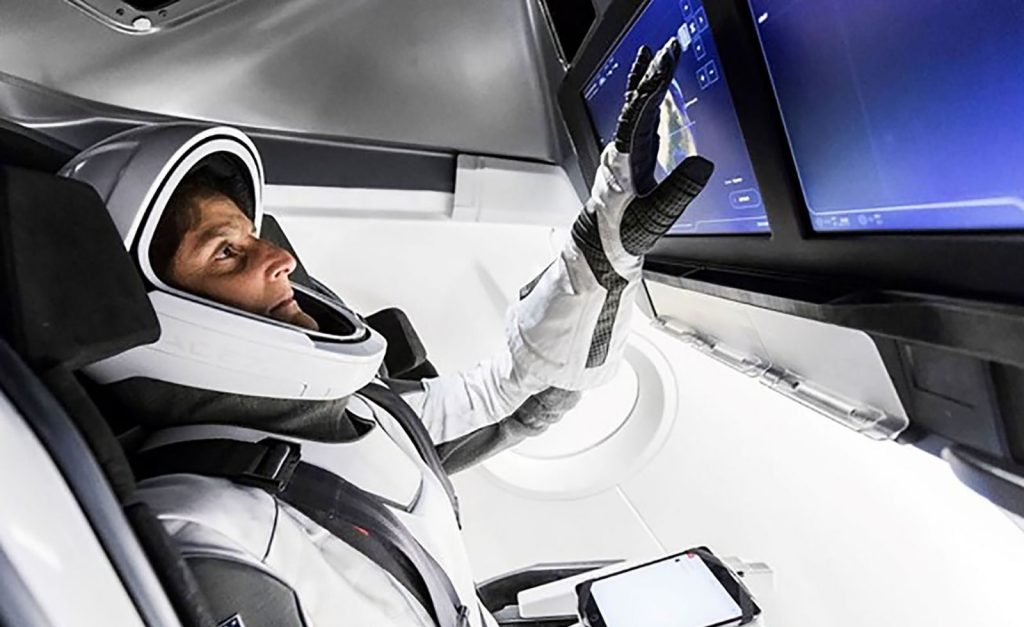 Επέστρεψε στη Γη το διαστημόπλοιο Crew Dragon της Space X