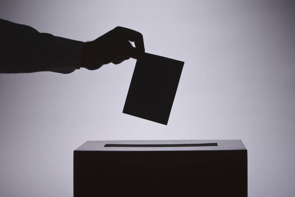 Έρχονται εκλογές: Επιτρέπει τις μαζικές προσλήψεις σε δήμους και περιφέρειες το νομοσχέδιο του  υπ. Εσωτερικών!