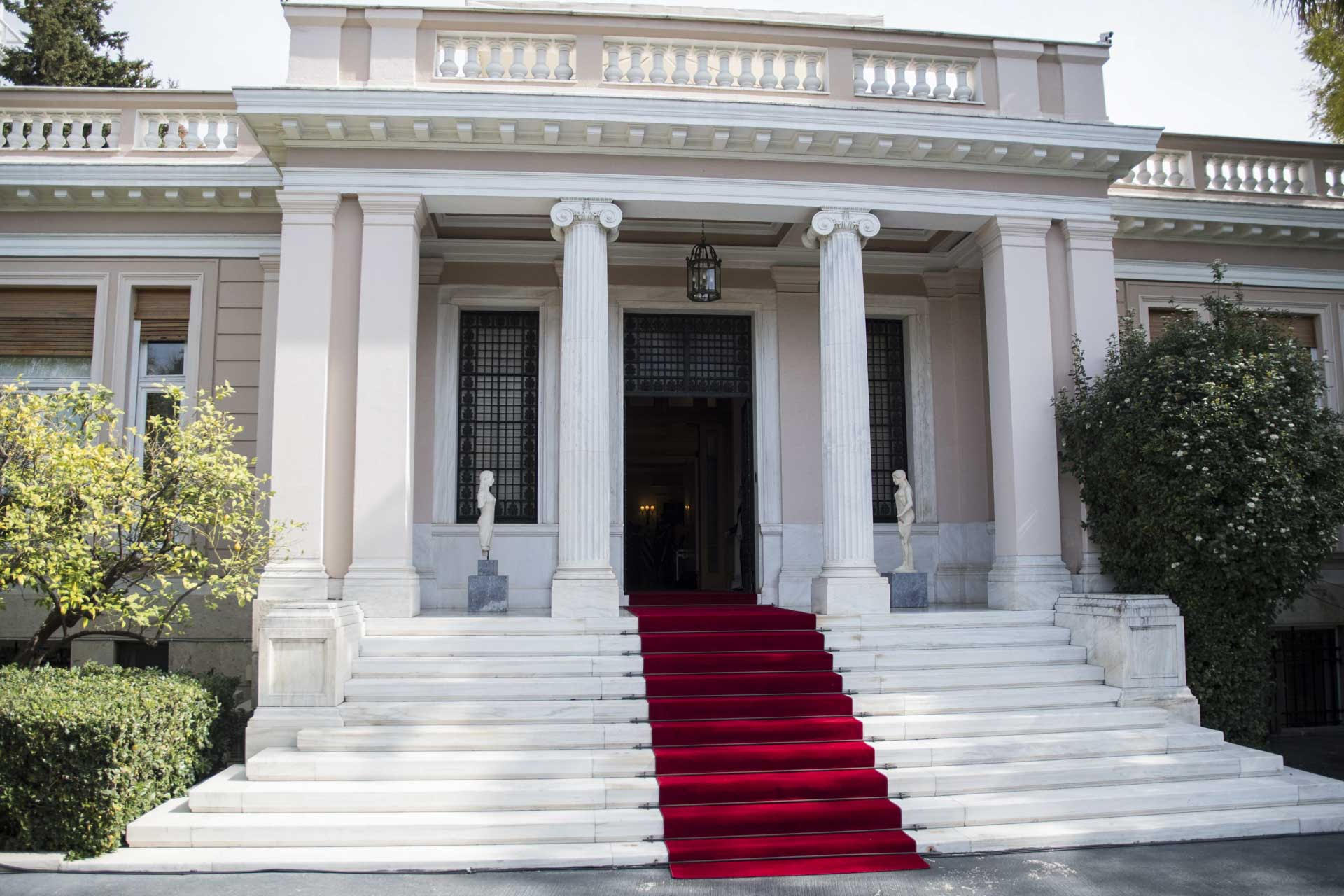 Το Μέγαρο Μαξίμου «άνοιξε τις πόρτες» του σε γυναίκες υπουργούς και βουλευτές και σώματα ασφαλείας (φωτο)