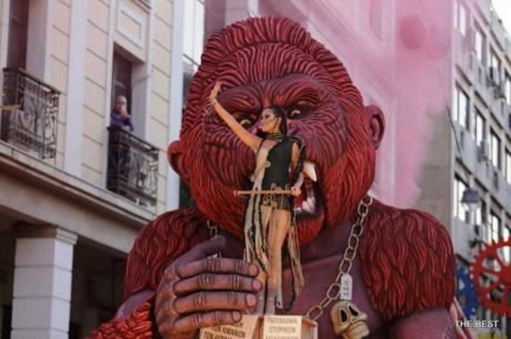 Πάτρα: Εντυπωσιακή η βασίλισσα του Καρναβαλιού! (φωτο)