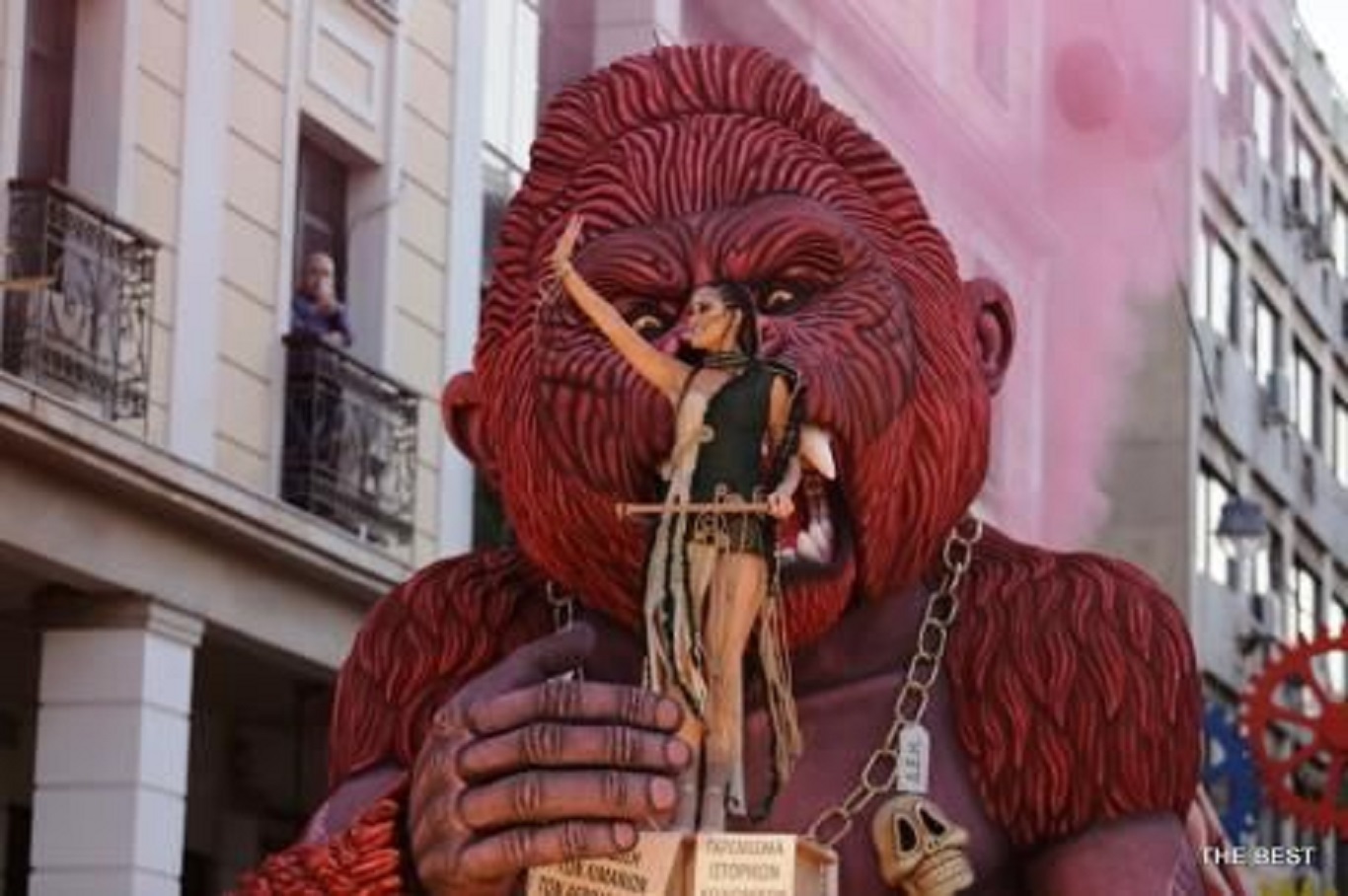 Πάτρα: Εντυπωσιακή η βασίλισσα του Καρναβαλιού! (φωτο)