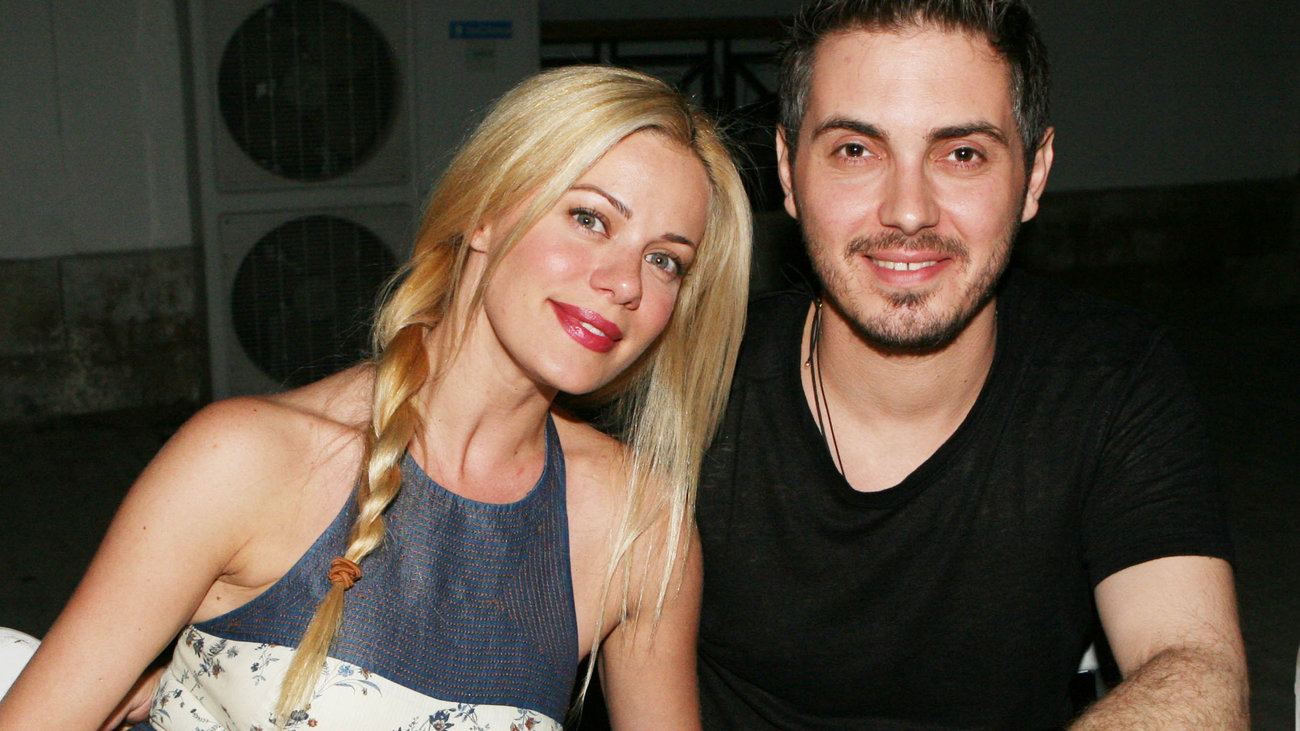 Ζέτα Μακρυπούλια: Έστειλε μήνυμα στη Γερμανού την ώρα που σχολίαζαν τις φήμες χωρισμού της με τον Χατζηγιάννη (βίντεο)