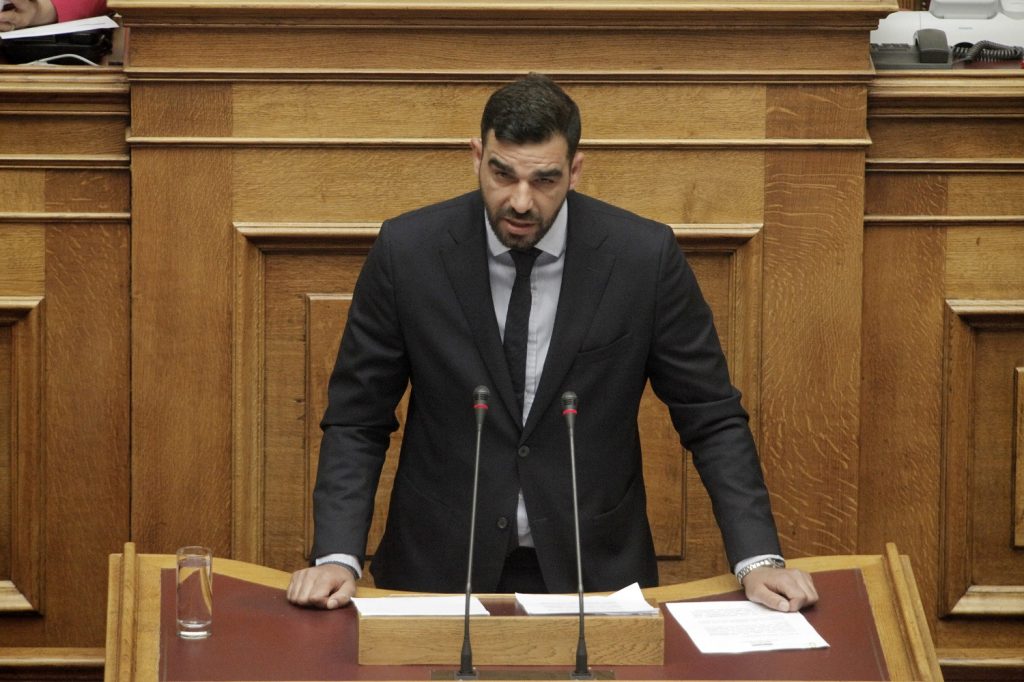 Π. Κωνσταντινέας: Ο βουλευτής που ψήνει λαγάνες! (φωτο)