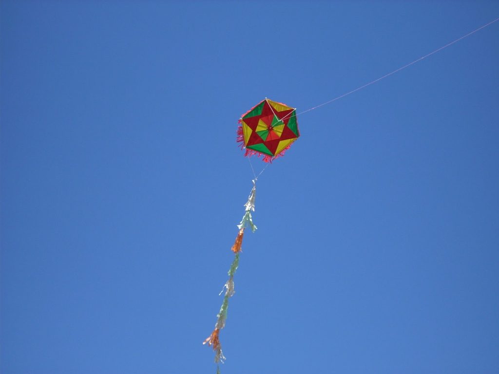 Καθαρά Δευτέρα: Κίνδυνος με τους χαρταετούς – Τι να κάνετε σε περίπτωση ηλεκτροπληξίας