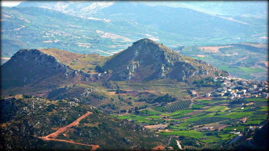 Κρήτη: Πήγε τα δύο σκυλιά του στο βουνό και έπεσε πάνω σε φόλες! Νεκρό το ένα τετράποδο, αγωνία για το δεύτερο