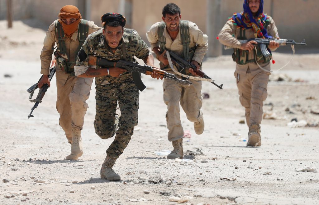 Συριακές Δημοκρατικές Δυνάμεις: «Μέτρια πρόοδος» στην προέλαση κατά του ISIS