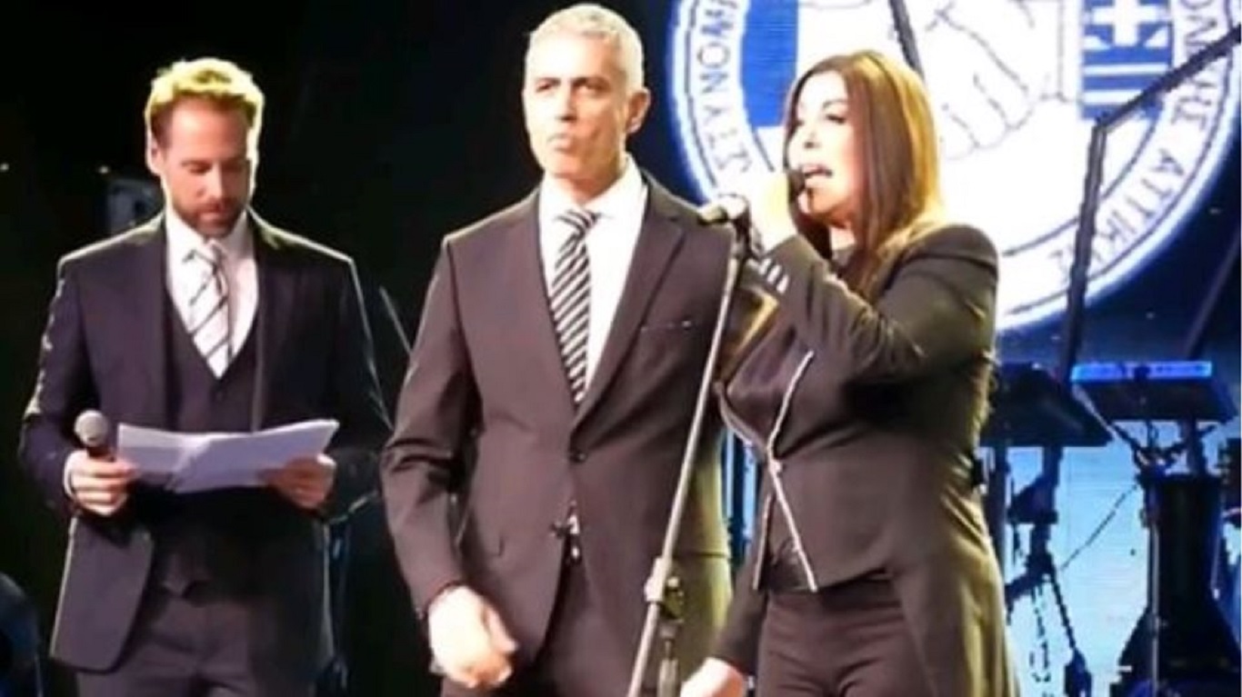 Άντζελα Δημητρίου: Βραβεύτηκε από την ΕΛ.ΑΣ για την προσφορά της στο τραγούδι (βίντεο)