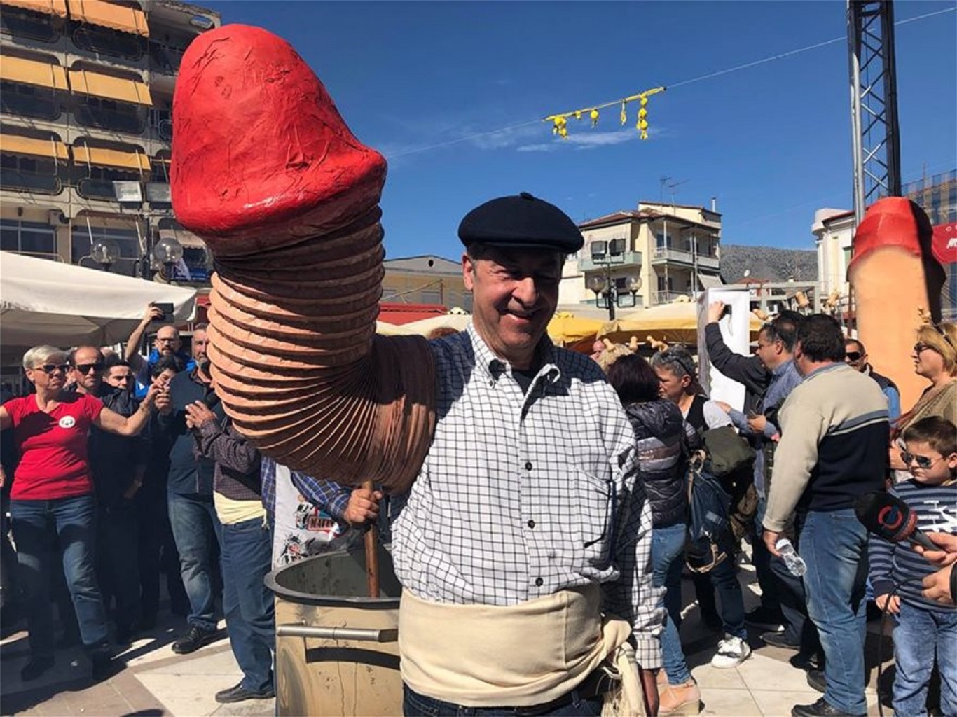 Τύρναβος: Το τολμηρό παραδοσιακό έθιμο «μπουρανί»! (φωτο)