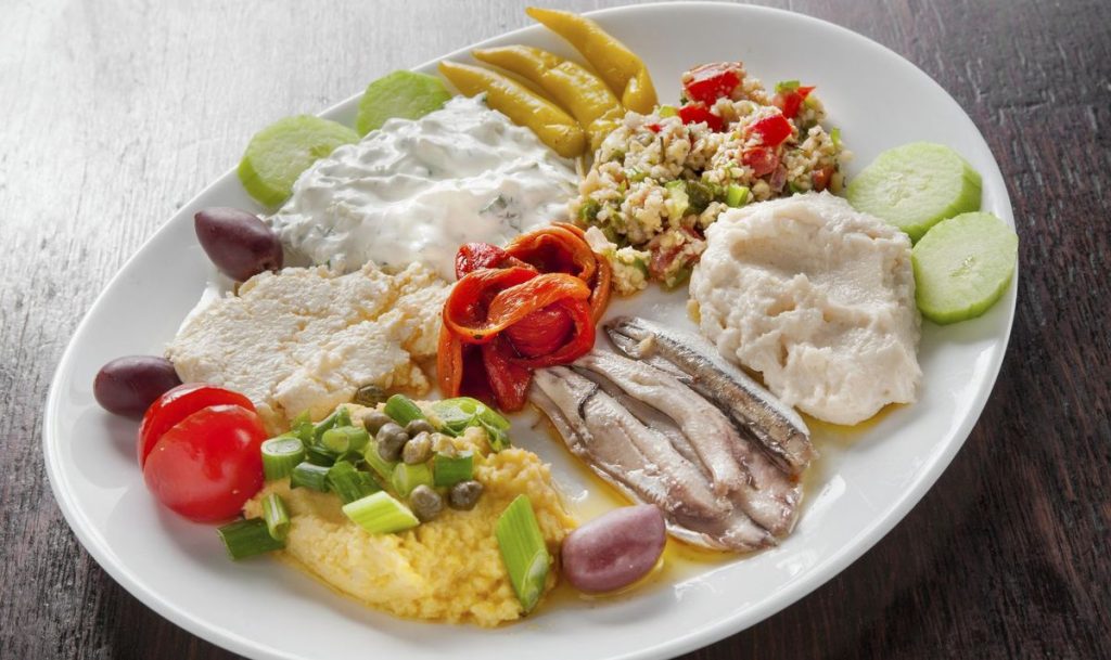 Καθαρά Δευτέρα: Πόσες θερμίδες έχει η λαγάνα και τα υπόλοιπα Σαρακοστιανά;