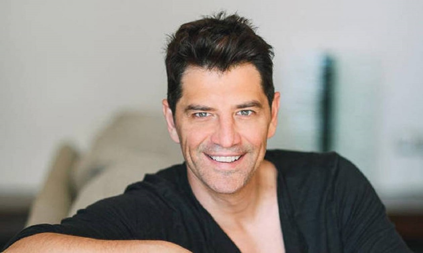 Σάκης Ρουβάς: Πανικός στο Άργος από τις «ρουβίτσες» – Του έσκισαν το πουκάμισο! (φωτο)