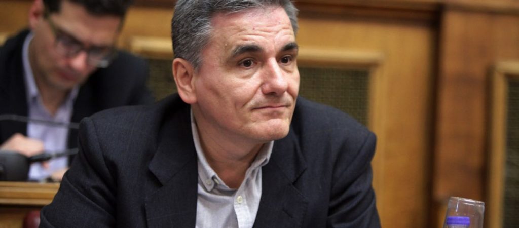 Γιατί δεν δόθηκε η δόση του 1 δισ. ευρώ – Οι δανειστές απειλούν και για τα μέτρα ελάφρυνσης χρέους