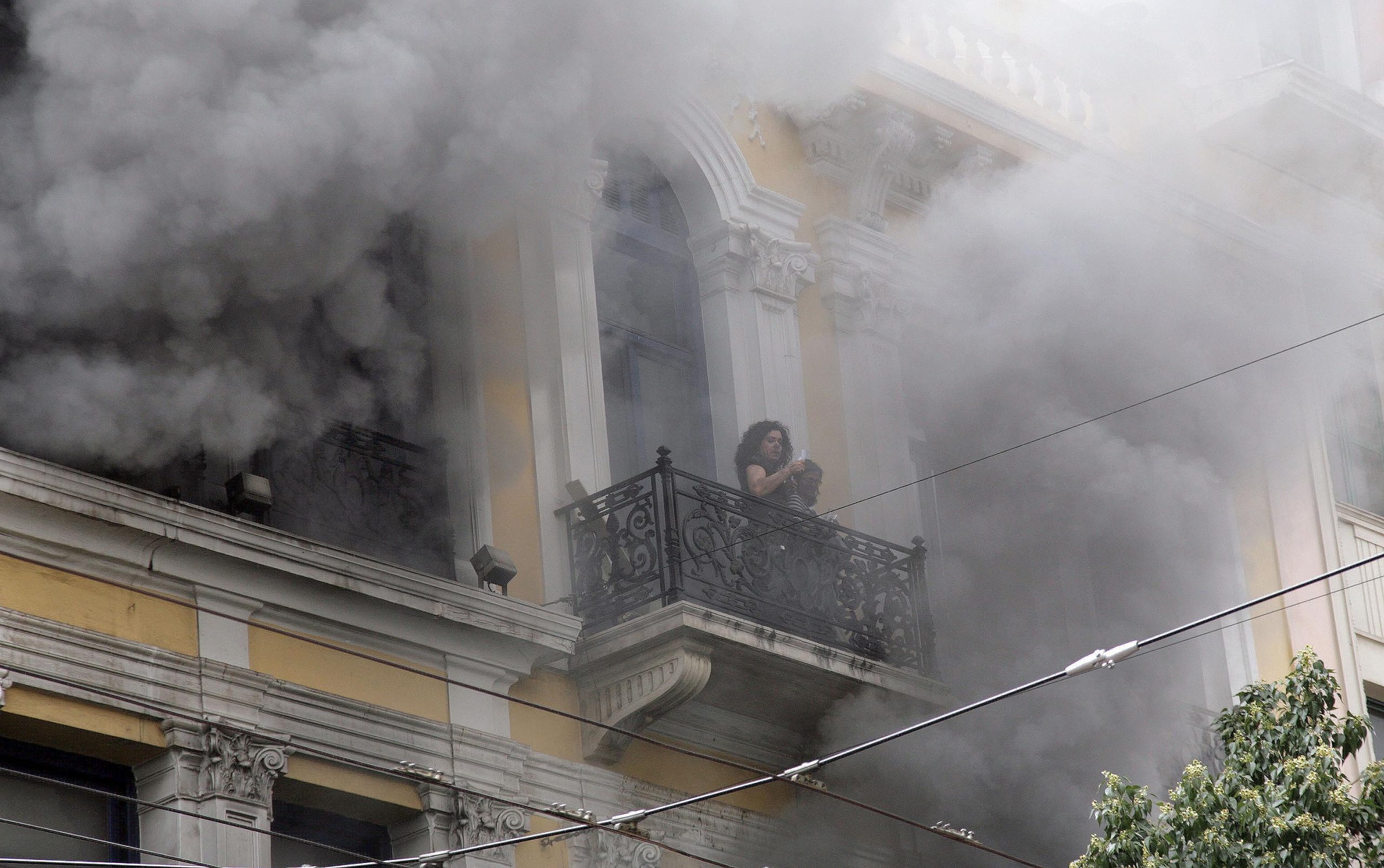 Γ.Κυρίτσης για την χρήση μολότοφ: «Δεν σκοτώθηκε ποτέ κανείς από εμπρηστικές βόμβες»! – Oι νεκροί της Marfin;