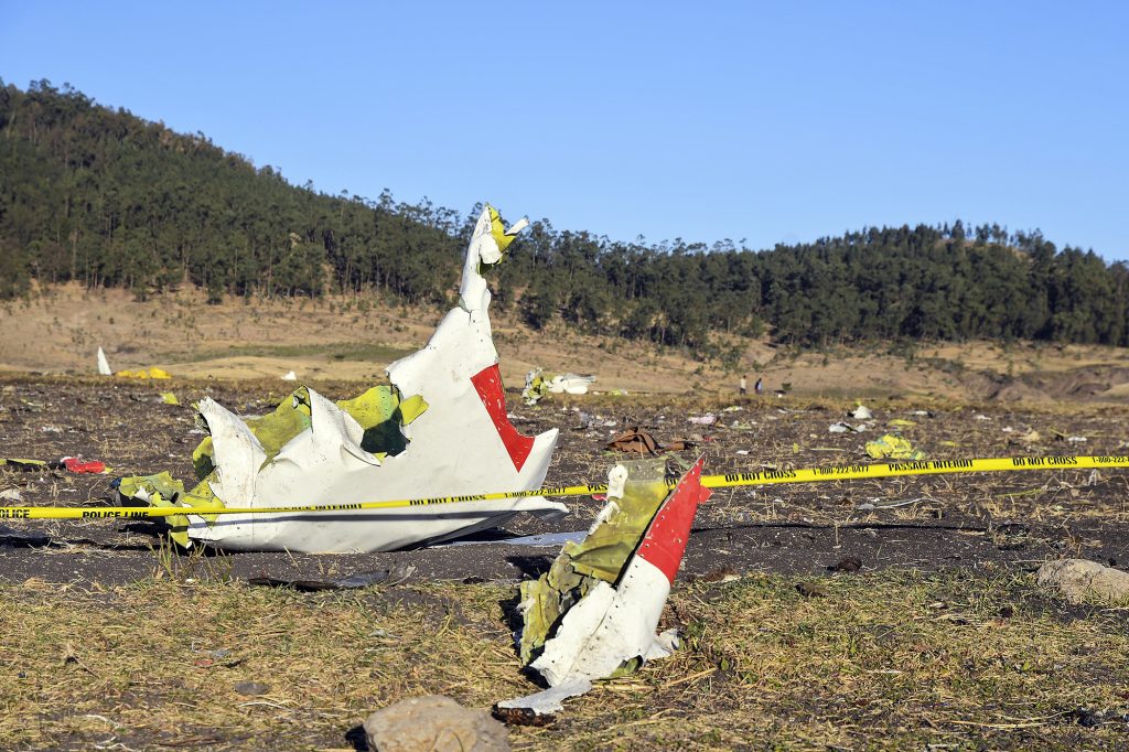 Τραγωδία – Ethiopian Airlines: Ο πιλότος είχε ζητήσει άδεια να επιστρέψει στο αεροδρόμιο λίγο πριν τη συντριβή!