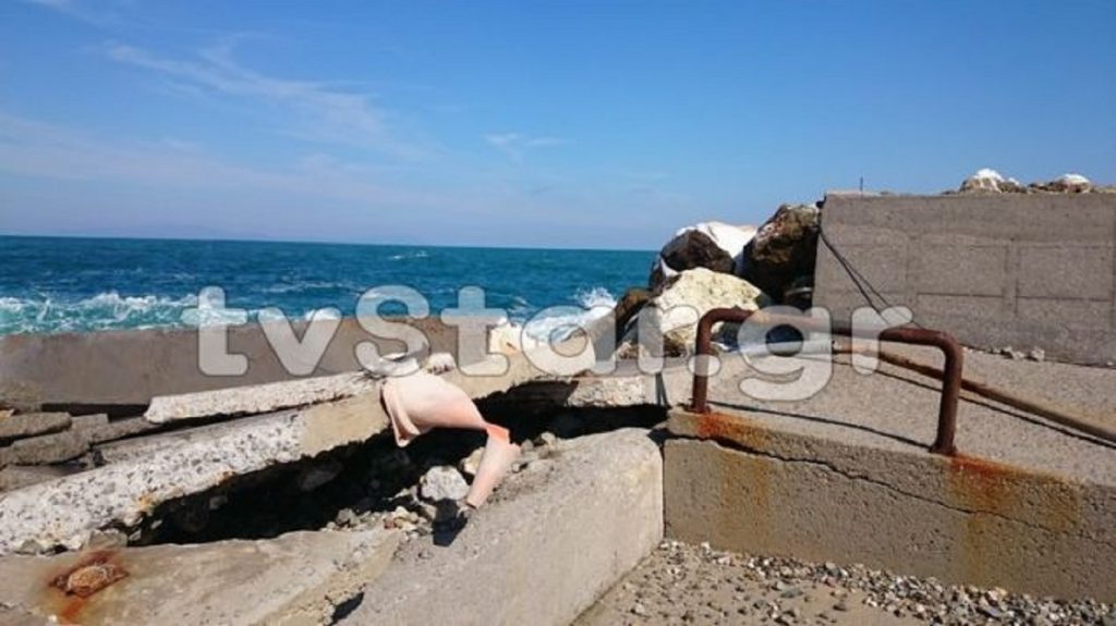 Στο «έλεος» της κακοκαιρίας και η Εύβοια – Υπό κατάρρευση προβλήτα (φωτο)