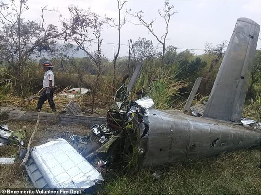 Γουατεμάλα: Αεροπλάνο συνετρίβη σε επίδειξη – Δύο νεκροί (βίντεο)