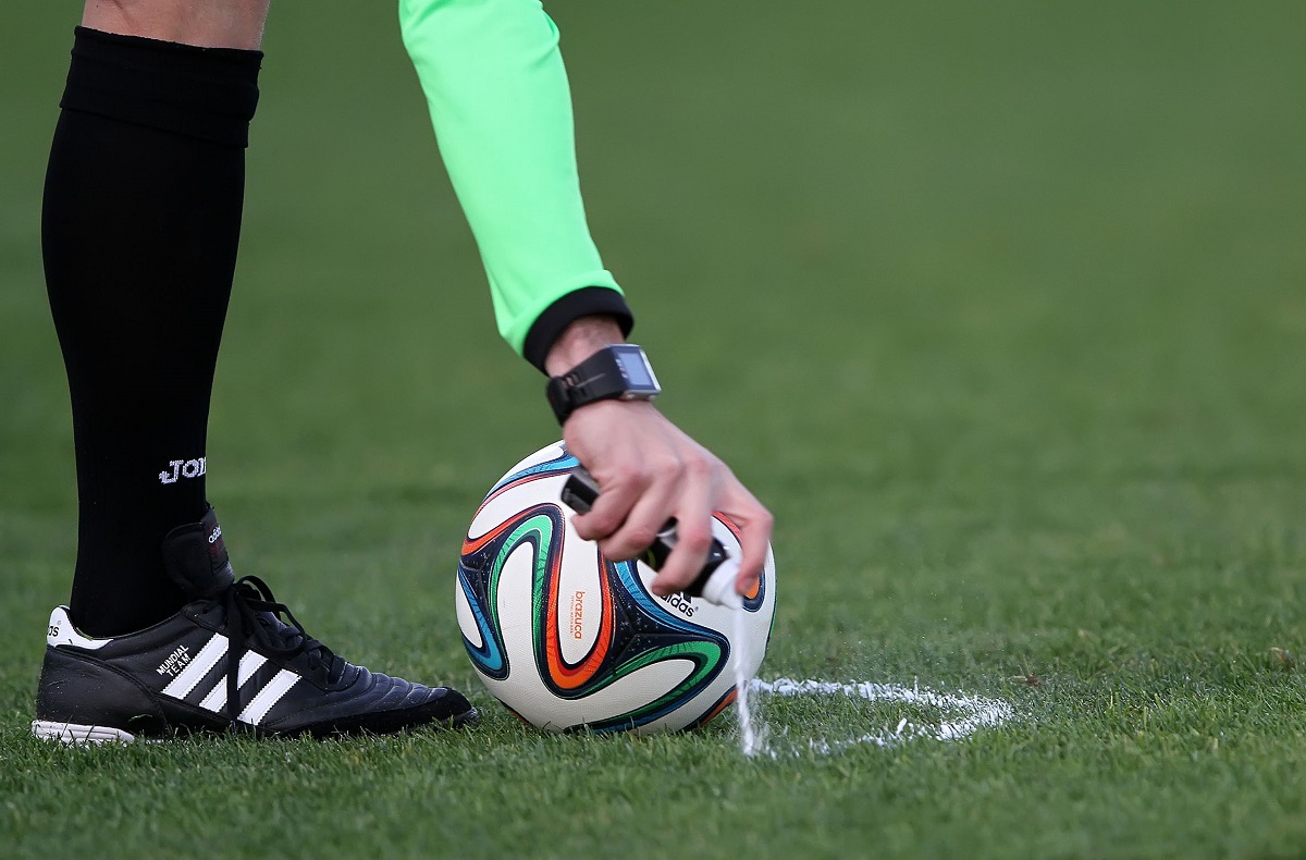 Ανακοινώθηκαν οι αλλαγές στους κανονισμούς του ποδοσφαίρου – Τί ισχύει για το χέρι