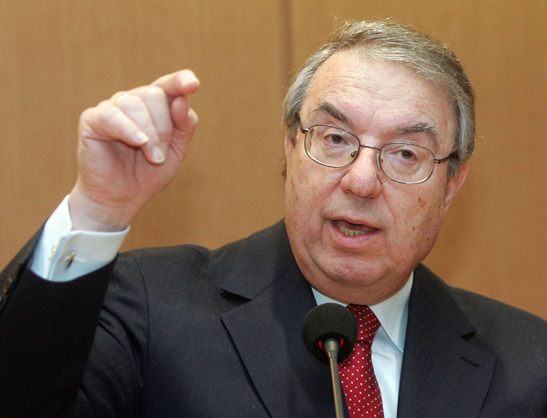 Γ. Μπαμπινιώτης: «Η γλώσσα που μιλάνε στα Σκόπια είναι βουλγαροσέρβικη που γράφεται με το κυριλλικό αλφάβητο» (βίντεο)