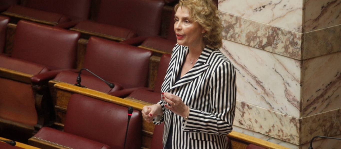 K.Παπακώστα: «Κάνουν ασκήσεις με εκρηκτικά πάνω στα σώματα των αστυνομικών»