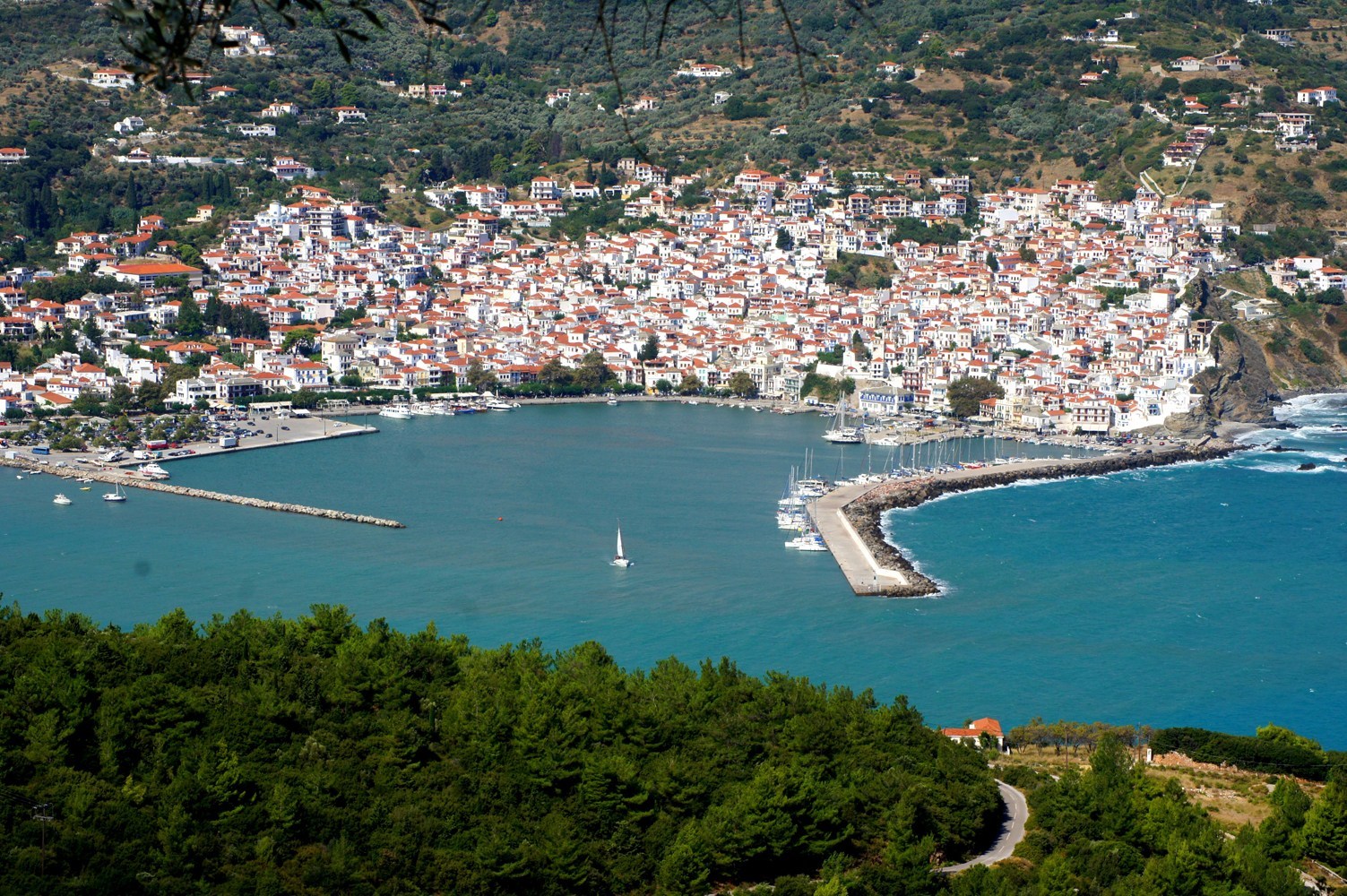 Σκόπελος: Ώρες αγωνίας για ένα βρέφος – Κινητοποιήθηκε μεγάλο φουσκωτό και δεξαμενόπλοιο για τη διάσωσή του