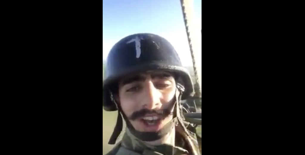 Αυτός είναι ο Κρητικός αλεξιπτωτιστής που τραγούδησε το «Μακεδονία Ξακουστή» (φωτο)