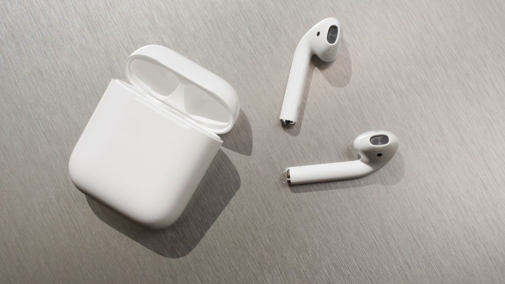 Apple Airpods: Ολη η αλήθεια για το αν προκαλούν καρκίνο