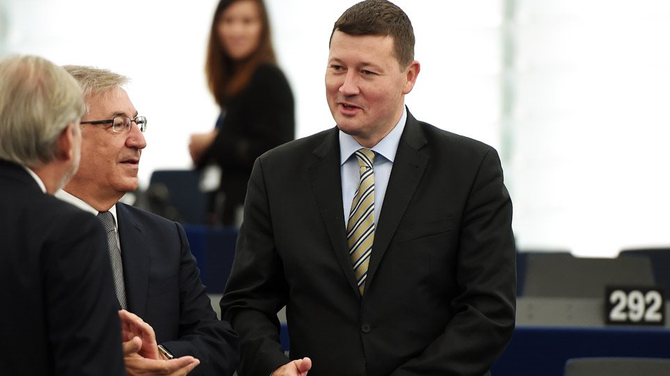 Άρθρο της  Liberation για την  αυτοκτονία της Ιταλίδας Λάουρα Πινιατάρο στην έδρα της ΕΕ στις Βρυξέλλες