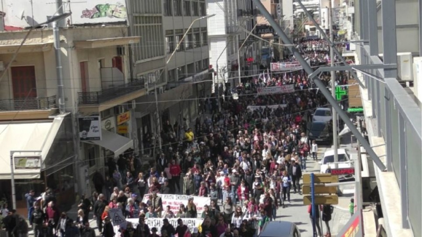 Βόλος: Διαμαρτυρίες χιλιάδων πολιτών εναντίον της καύσης των σκουπιδιών