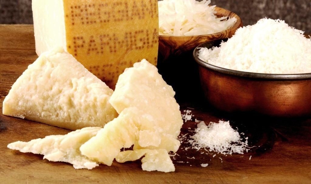 Προσοχή: Αυτός είναι ο λόγος που δεν πρέπει να αγοράζετε την παρμεζάνα τριμμένη- Κίνδυνο νοθείας έχει δείξει έρευνα