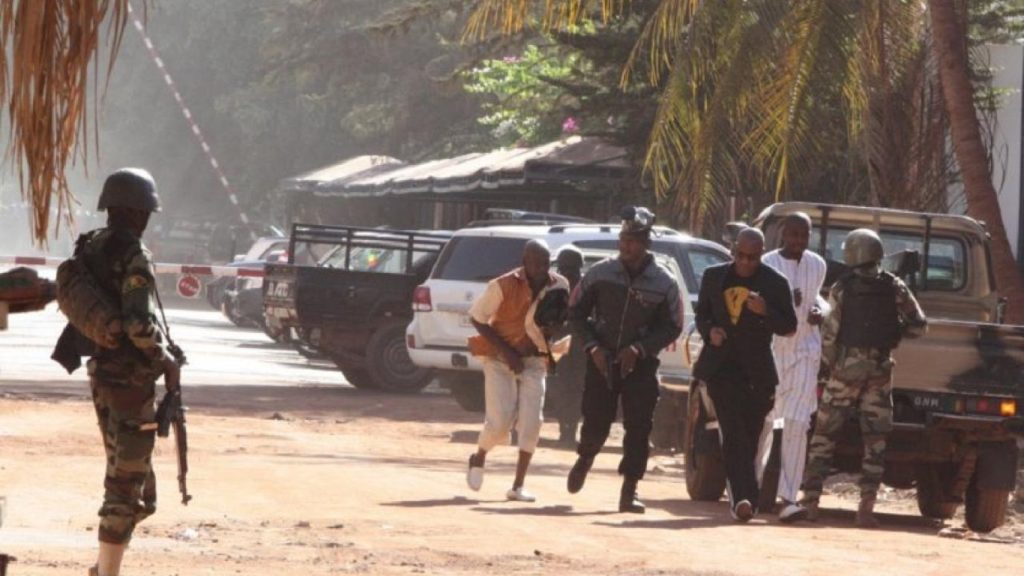Ένοπλοι φερόμενοι ως τζιχαντιστές επιτέθηκαν σε στρατόπεδο στο Μαλί – «Βαρύς» ο απολογισμός