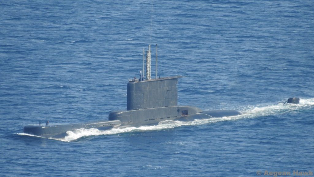 Εμπλοκή ελληνικού υποβρυχίου με τουρκικό περιπολικό έξω από το Τσεσμέ (φωτό, βίντεο)