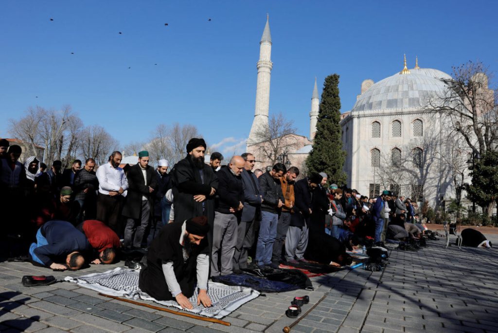 Συγκέντρωση μουσουλμάνων στην Αγιά Σοφιά για το μακελειό στη Νέα Ζηλανδία
