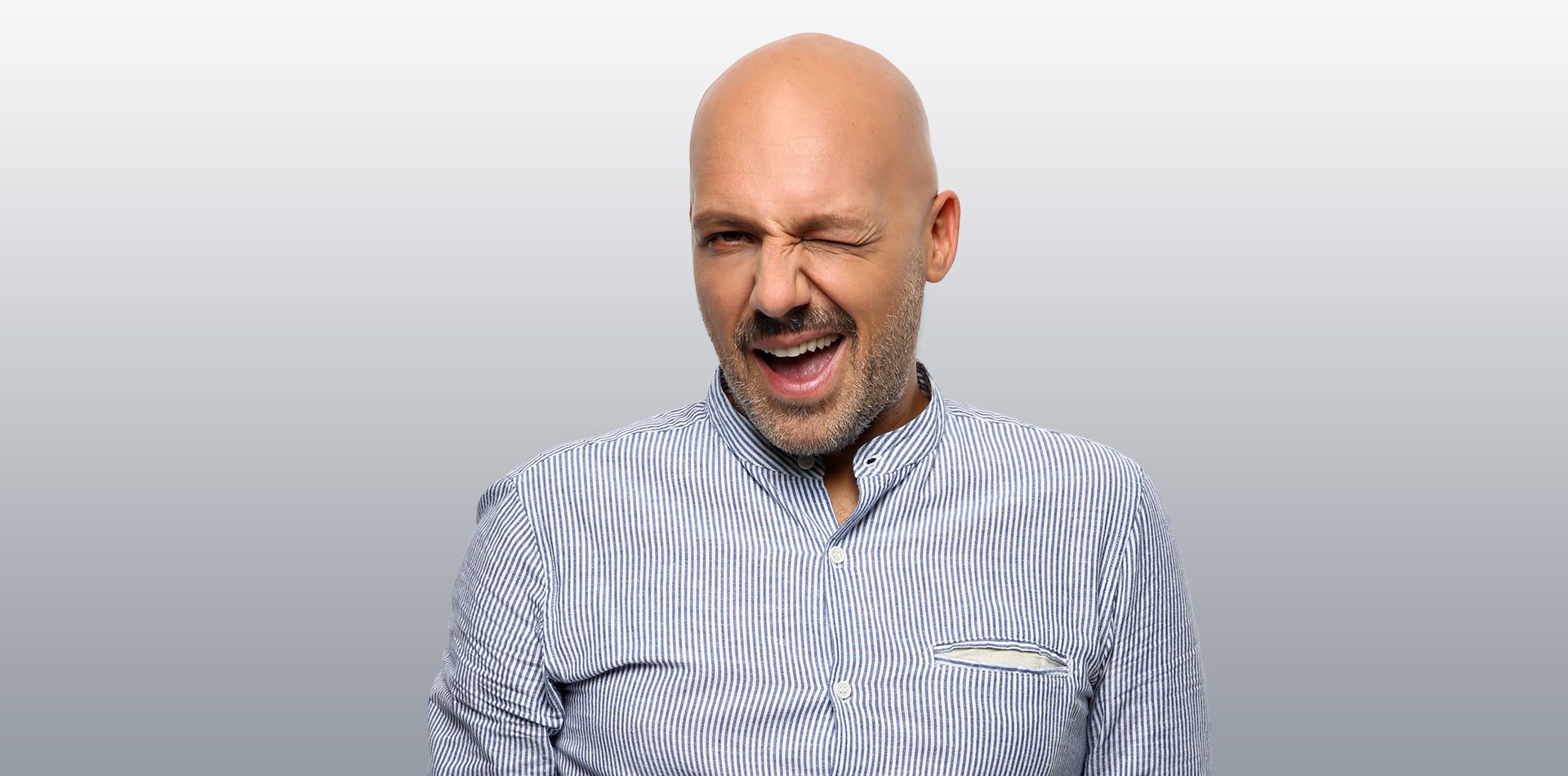 Ο Νίκος Μουτσινάς ανέβηκε στη σκηνή και τραγούδησε… Φουρέιρα δίπλα στον Σάκη Ρουβά (βίντεο)