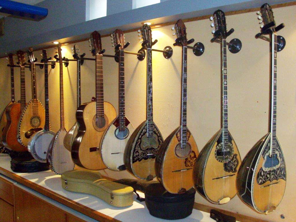 Μπουζούκια made in… Τρίκαλα ταξιδεύουν μέχρι το Ρίο ντε Τζανέιρο! (φώτο)