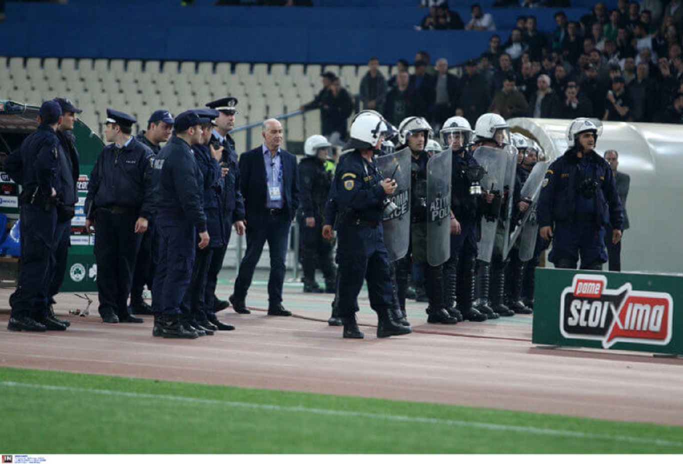 Επίθεση αγνώστων στο σταθμό του ηλεκτρικού στον Περισσό – Στο συρμό επέβαιναν οπαδοί του Παναθηναϊκού