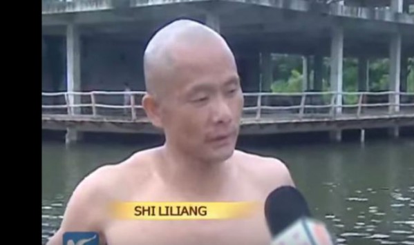 Ο Σάο Λιν που «περπάτησε» 125 μέτρα πάνω στο νερό (βίντεο)