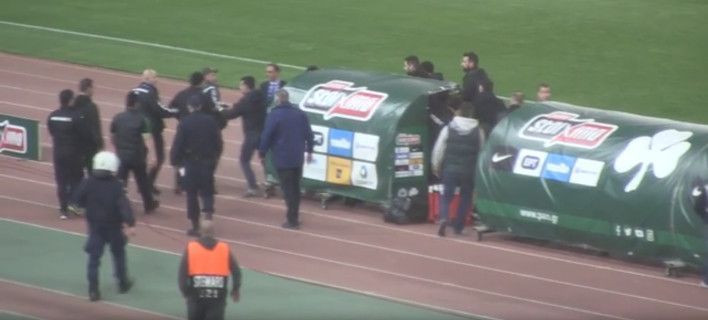 Εικόνες ντροπής: Βίντεο-ντοκουμέντο από το «πέσιμο» των χούλιγκαν στον πάγκο του Ολυμπιακού στο ΟΑΚΑ