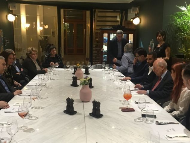 Το ταξίδι-μυστήριο του Σημίτη στα «Λαδάδικα» μετά από 10 χρόνια – Το μενού και οι φαρμακερές ατάκες (φώτο)