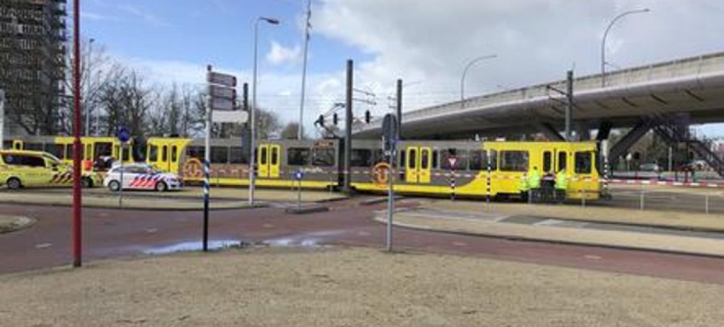 Ουτρέχτη: Συγκλονίζουν οι μαρτυρίες – «Οι επιβάτες άρχισαν να πηδούν έξω – Ήταν σαν αμερικάνικο γουέστερν»