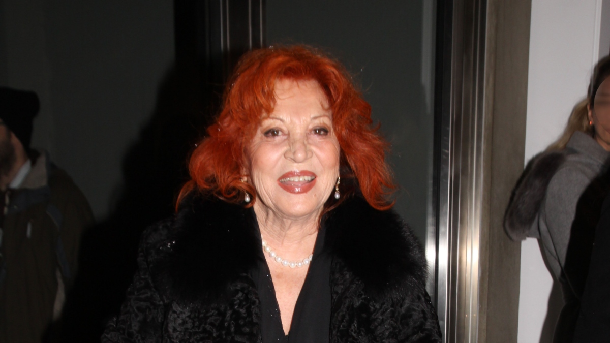 Ξεσπά η Χρυσούλα Διαβάτη: «Ο κύριος Μπέζος και τον τραγουδιστή έχει κάνει και…» (βίντεο)