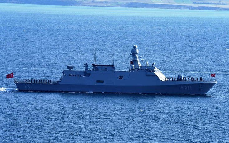 Επίδειξη δύναμης του τουρκικού Ναυτικού στα Δαρδανέλια εν μέσω έντασης στο Αιγαίο