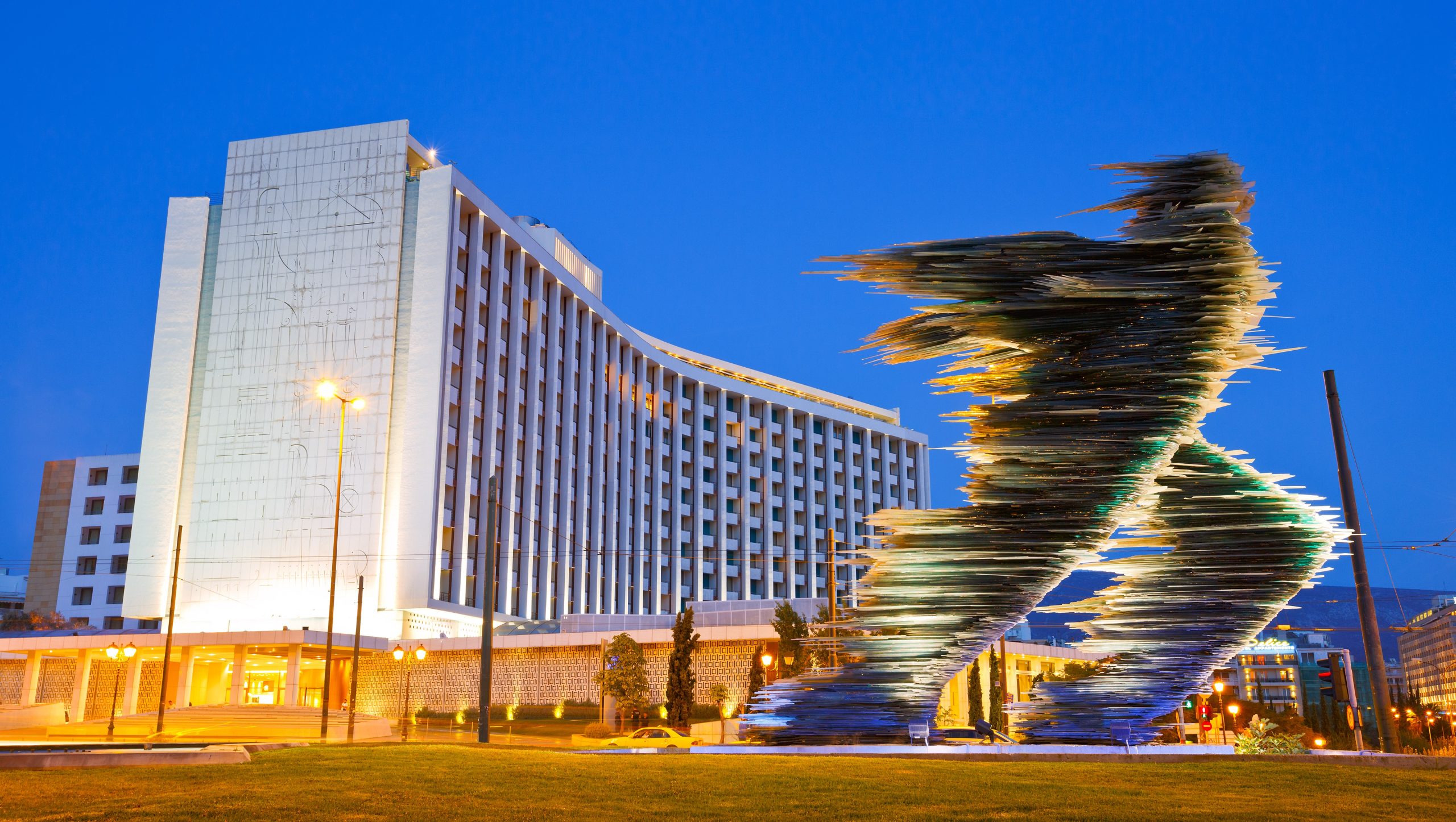 Guardian για τον «Δρομέα»: «Μια πρόταση σουρεαλιστική – Εξοργισμένοι οι Ελληνες»