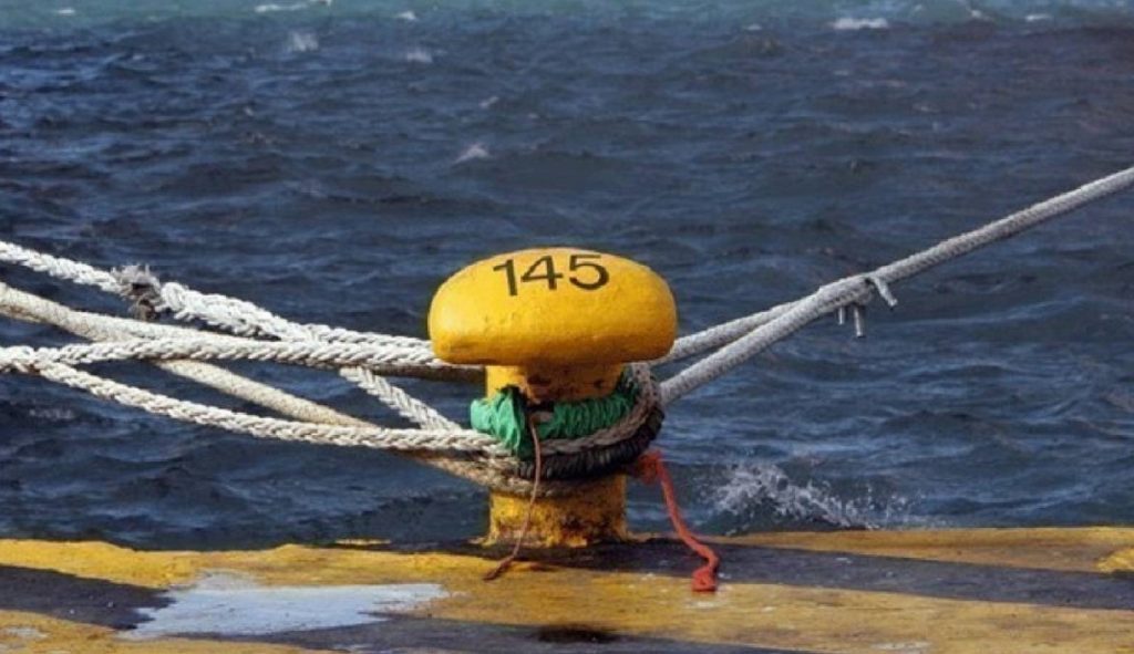 «Δεμένα» τα πλοία σε Πειραιά και Ραφήνα!