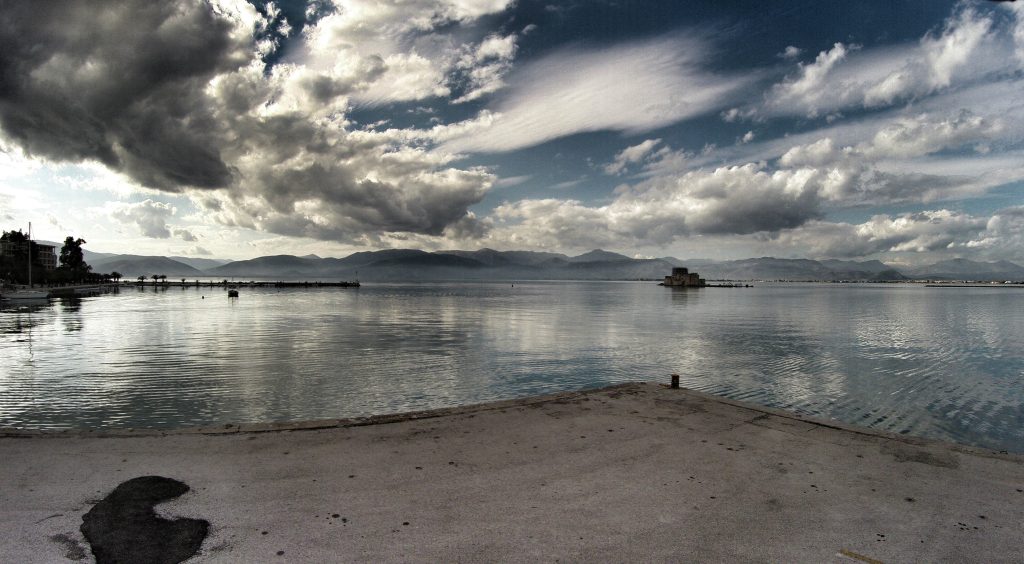 Καιρός: Συννεφιά και τοπικές βροχές σήμερα- Δείτε που θα βρέξει