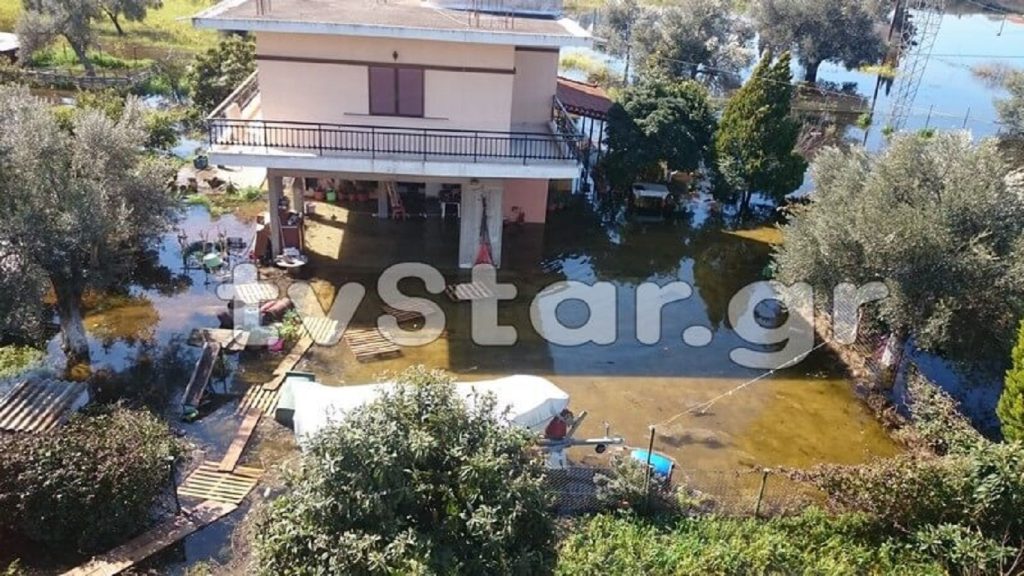 Χαλκίδα: Εγκατέλειψαν τα σπίτια τους μετά τις πλημμύρες και ακόμη ζουν μακριά τους – Κλίμα οργής και απόγνωσης (φωτο)