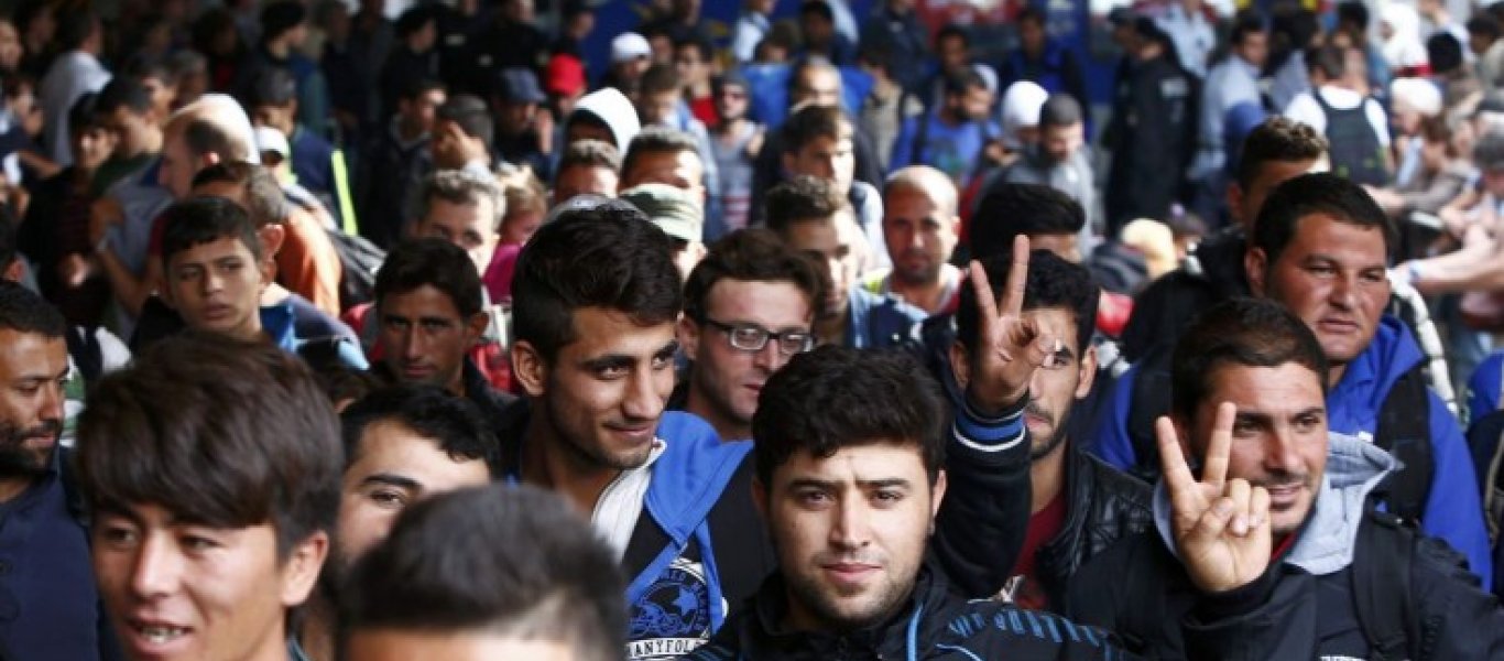 Η Αχτσιόγλου δίνει άδεια διαμονής σε όλους τους παράνομους μετανάστες