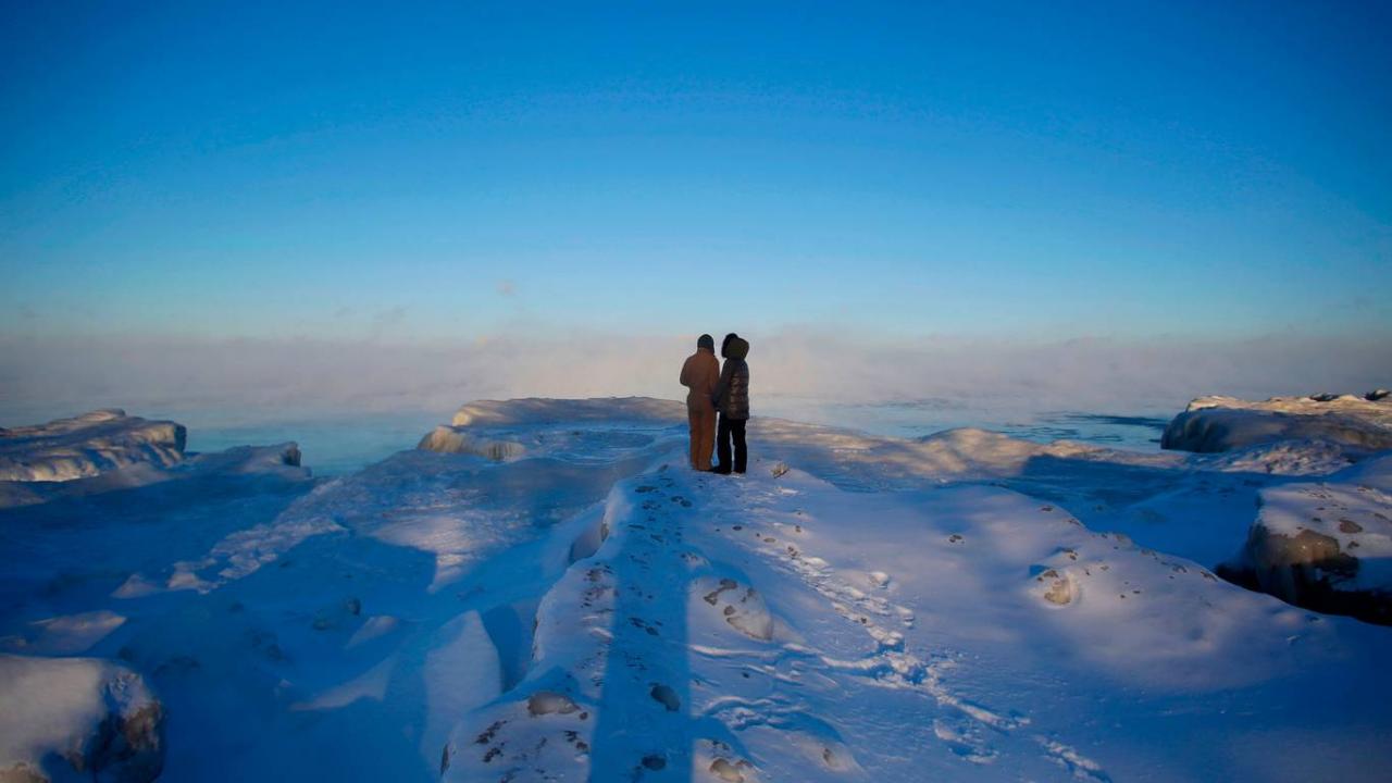 Δείτε τη λίμνη του Μίσιγκαν να… «σπάει» σε κομματιά (φωτο)